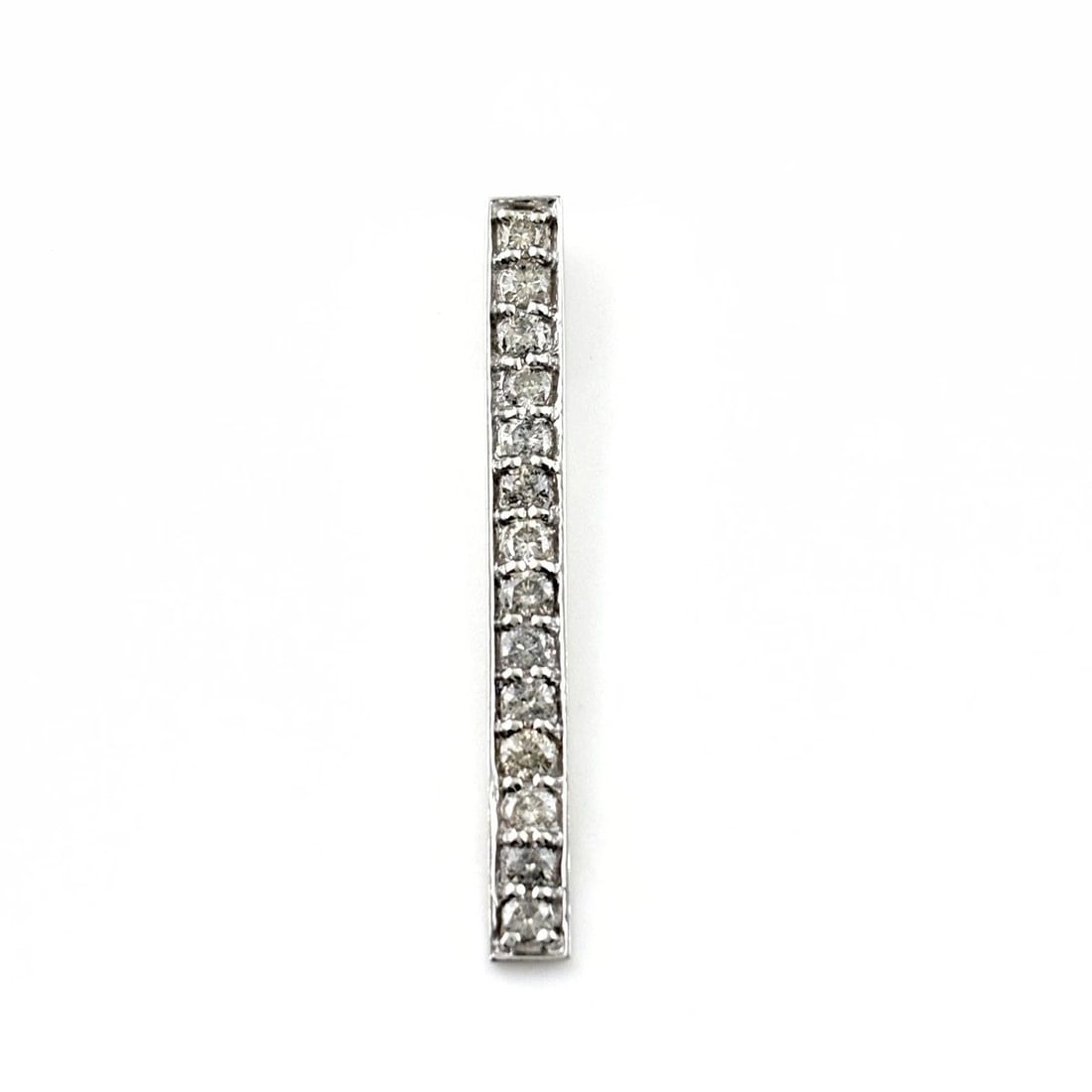 MELEE DIAMOND DESIGN WG PENDANT HEAD 18K: Melee Diamond Design Wg Pendant Head 18K Brand: Unbranded Type/Style: Pendant Head Material: 18K WG, Main Stone Natural Color: WG Size: 38.5x4.0mm(1.5") Accessories: None Accessories Notice: When