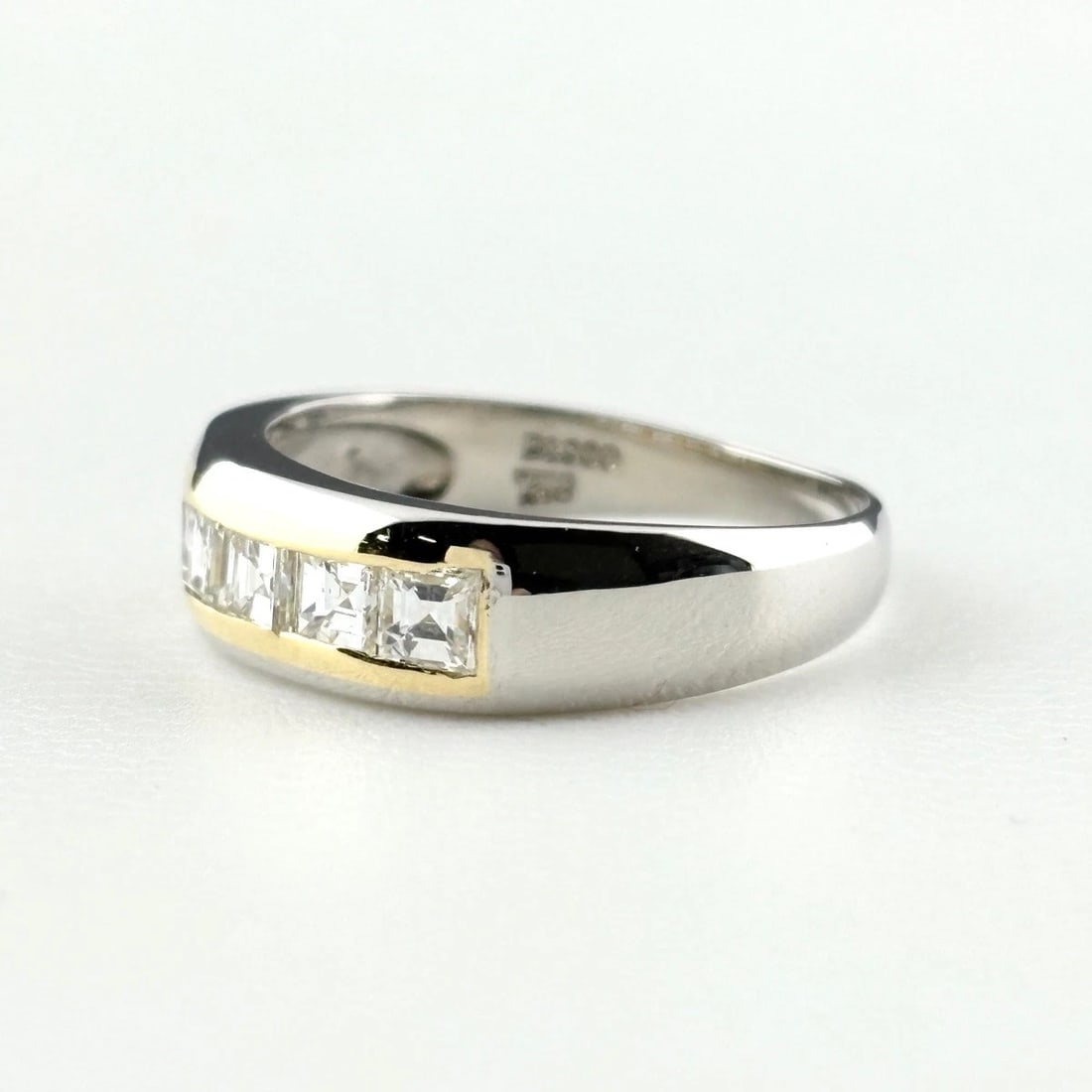 MELEE DIAMOND DESIGN RING PLATINUM YG RING: Melee Diamond Design Ring Platinum Yg Ring Brand: Unbranded Type/Style: Ring Material: Pt900, Main Stone Natural Color: None Size: US7 to 7.5 Accessories: None Accessories Notice: When purchasing