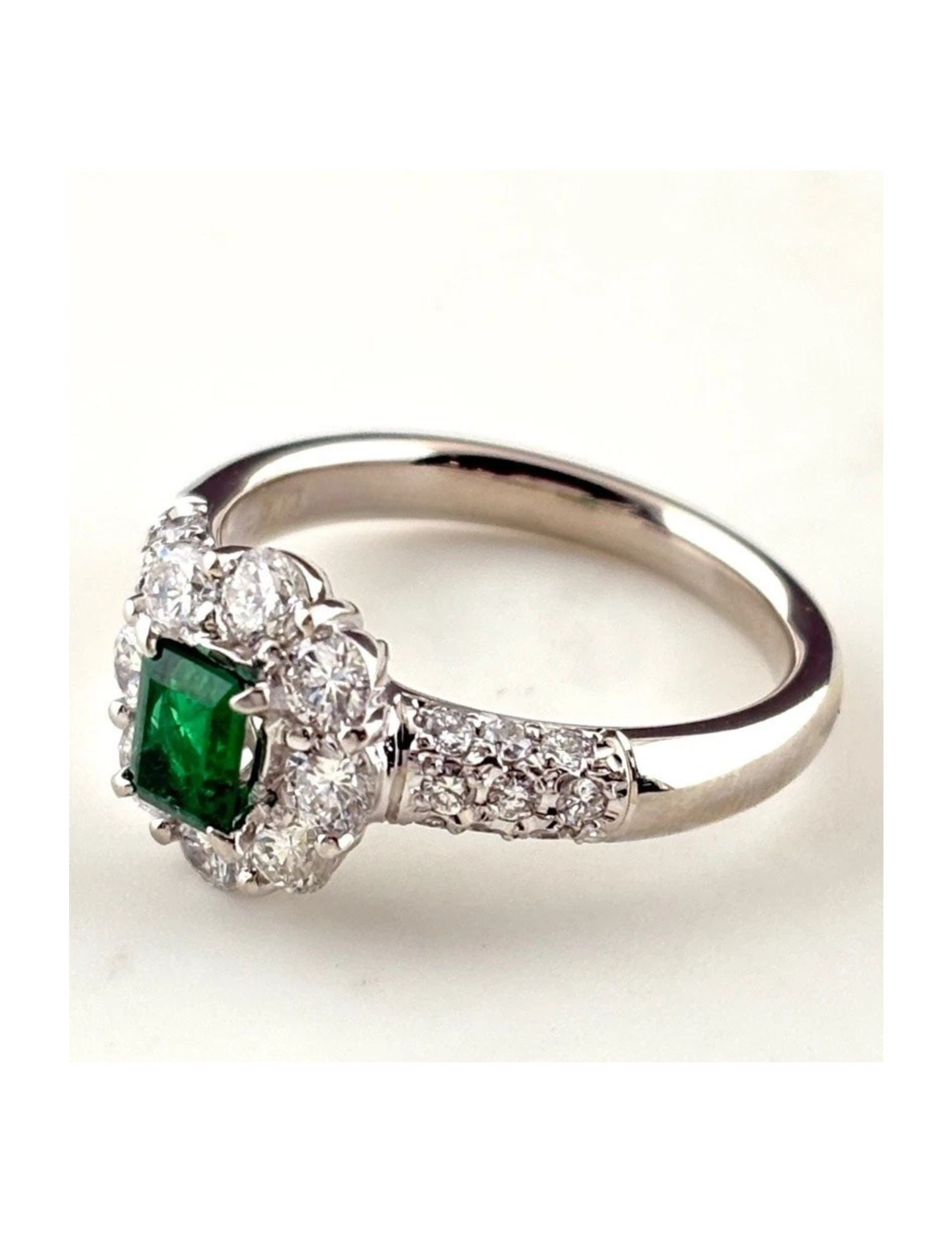 EMERALD PLATINUM MELEE DIAMOND RING PT900: Emerald Platinum Melee Diamond Ring Pt900 Brand: Unbranded Type/Style: Ring Material: Pt900, Main Stone Emerald /Secondary Stone:Natural Color: None Size: US6.5 Accessories: None Accessories Notice: