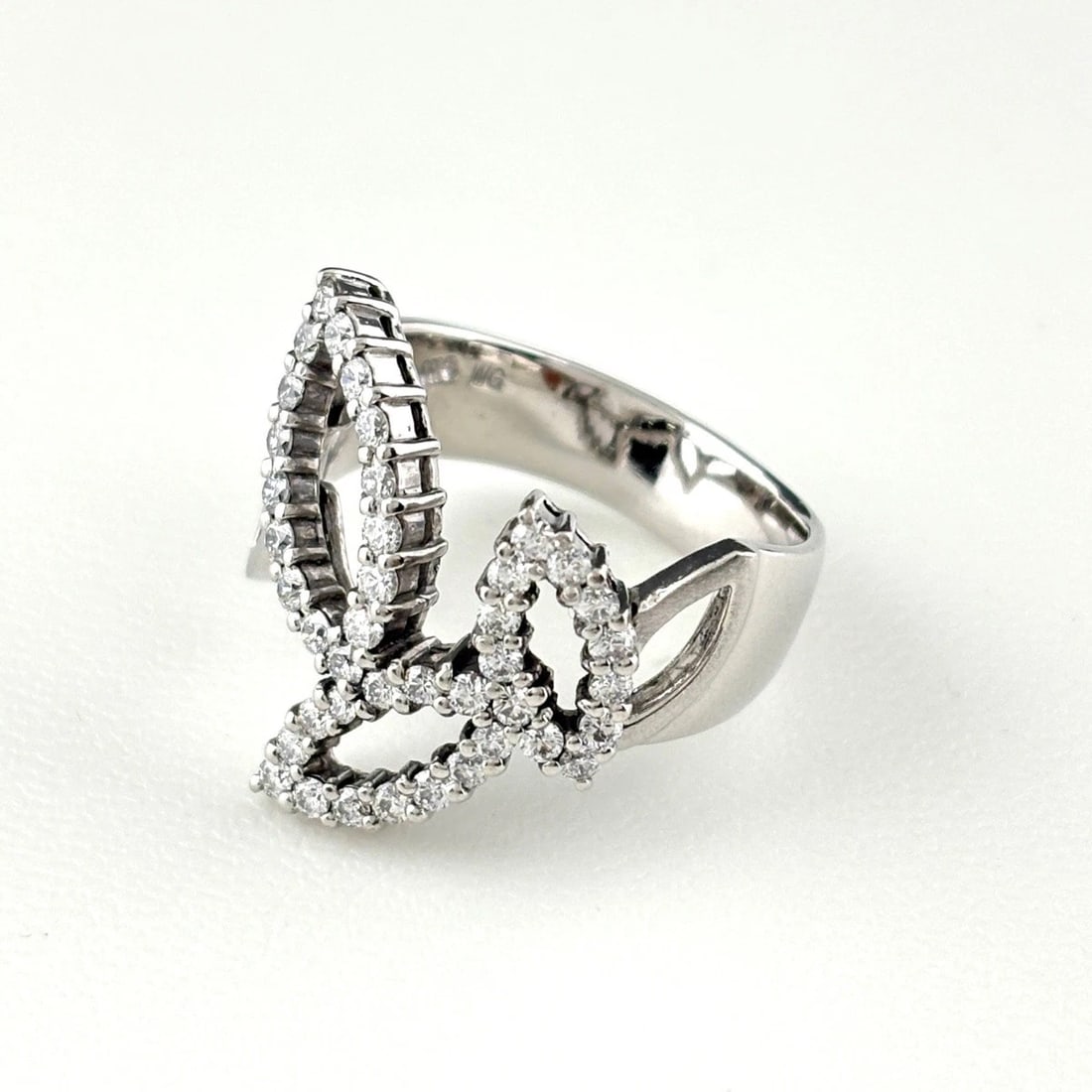 MELEE DIAMOND DESIGN RING WG RING 18K: Melee Diamond Design Ring Wg Ring 18K Brand: Unbranded Type/Style: Ring Material: 18K WG, Main Stone Natural Color: WG Size: US7.5 to 8 Accessories: None Accessories Notice: When purchasing pre-owned