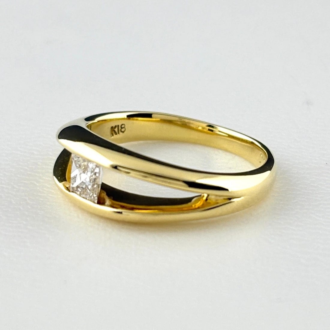 DIAMOND YELLOWGOLD RING 18K: Diamond Yellowgold Ring 18K Brand: Unbranded Type/Style: Ring Material: 18K YG, Main Stone Natural Color: YG Size: US5 to 5.5 Accessories: None Accessories Notice: When purchasing pre-owne