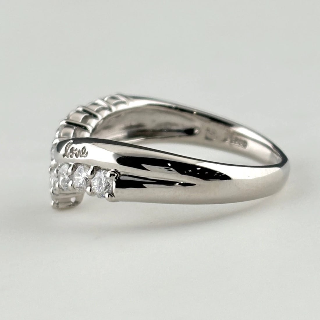 MELEE DIAMOND DESIGN RING PLATINUM RING PT900 DIAMOND: Melee Diamond Design Ring Platinum Ring Pt900 Diamond Brand: Unbranded Type/Style: Ring Material: Pt900, Main Stone Natural Color: None Size: US6.5 Accessories: None Accessories Notice: When