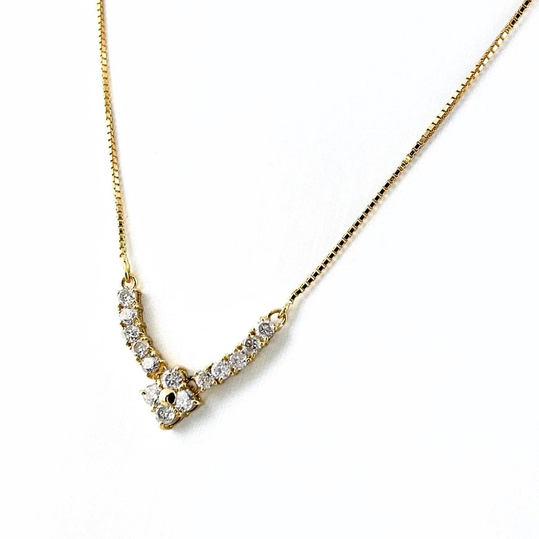 MELEE DIAMOND DESIGN NECKLACE YG PENDANT NECKLACE: Melee Diamond Design Necklace Yg Pendant Necklace Brand: Unbranded Type/Style: Necklace Material: 18K YG, Main Stone Natural Color: YG Size: 8.5x31.2mm(0.3") Accessories: None Accessories Notice: