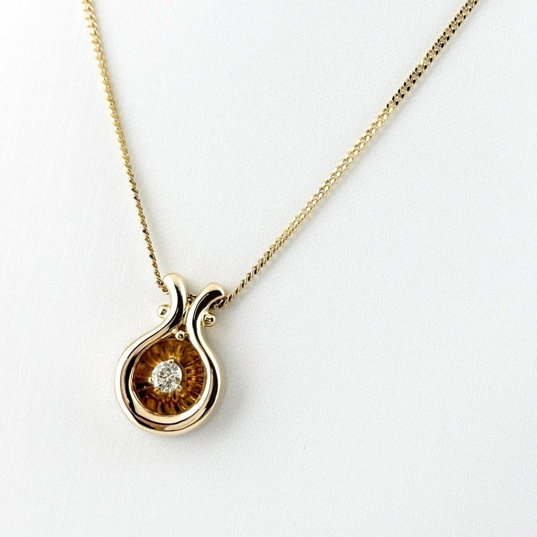 DIAMOND DESIGN NECKLACE YG PENDANT NECKLACE 18K: Diamond Design Necklace Yg Pendant Necklace 18K Brand: Unbranded Type/Style: Necklace Material: 18K YG, Main Stone Natural Color: YG Size: 19.3x13.1mm(0.8") Accessories: None Accessories Notice: When