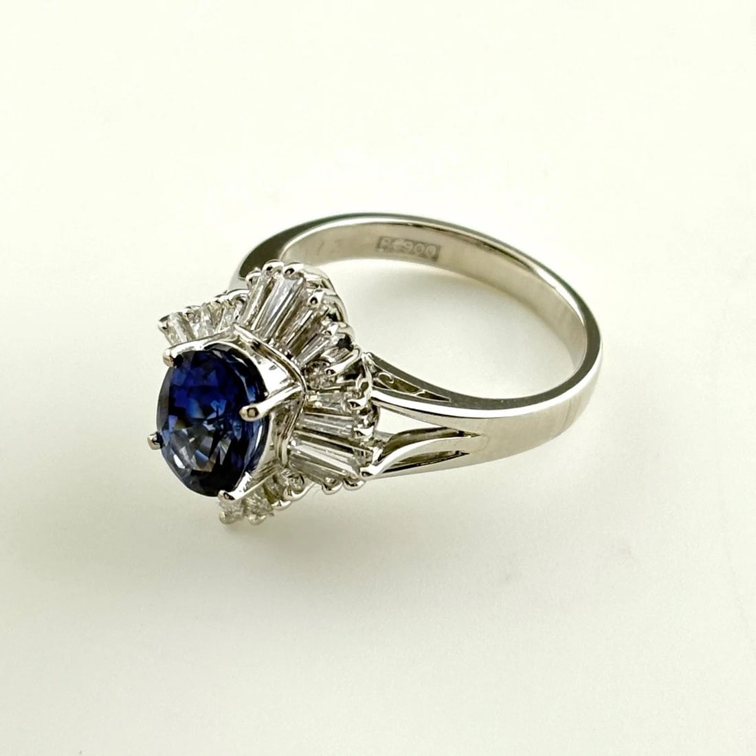 SAPPHIRE DESIGN RING PLATINUM MELEE DIAMOND RING: Sapphire Design Ring Platinum Melee Diamond Ring Brand: Unbranded Type/Style: Ring Material: Pt900, Main Stone Sapphire /Secondary Stone:Natural Color: None Size: US5.5 Accessories: None Accessories