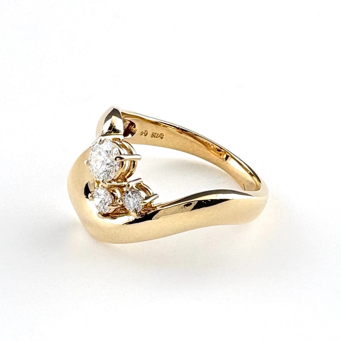 TASAKI DIAMOND RING YG RING 18K: Tasaki Diamond Ring Yg Ring 18K Brand: TASAKI Type/Style: Ring Material: 18K YG, Main Stone Natural Color: YG Size: US6 Accessories: None Accessories Notice: When purchasing pre-owned good