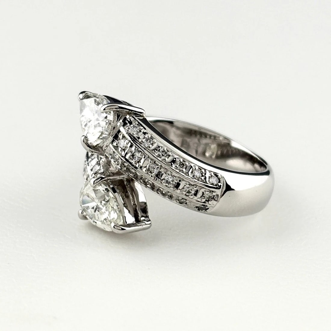 DIAMOND DESIGN RING PLATINUM MELEE DIAMOND RING (1 of 3)