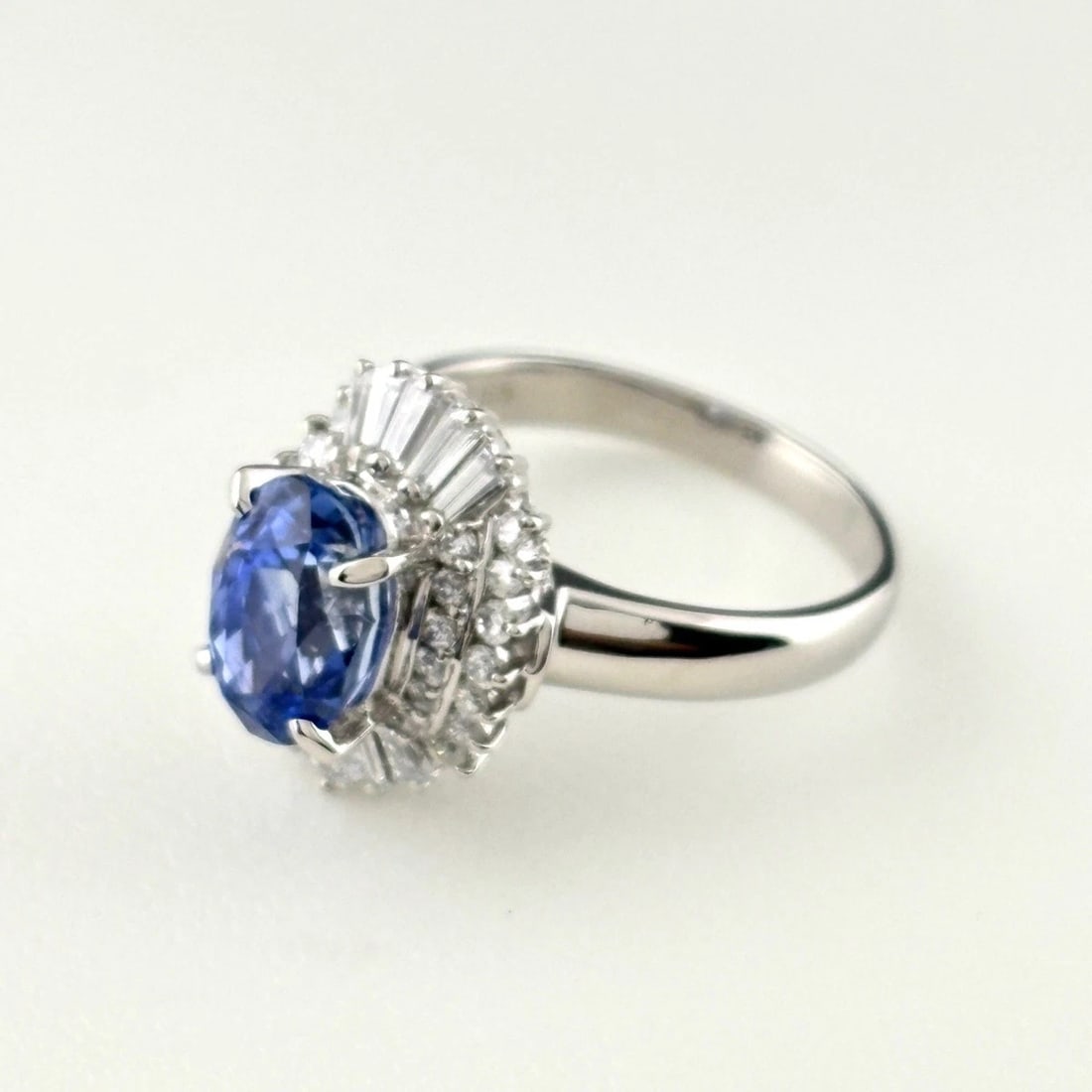 SAPPHIRE PLATINUM RING MELEE DIAMOND RING PT900: Sapphire Platinum Ring Melee Diamond Ring Pt900 Brand: Unbranded Type/Style: Ring Material: Pt900, Main Stone Sapphire /Secondary Stone:Natural Color: None Size: US5.5 Accessories: None Accessories