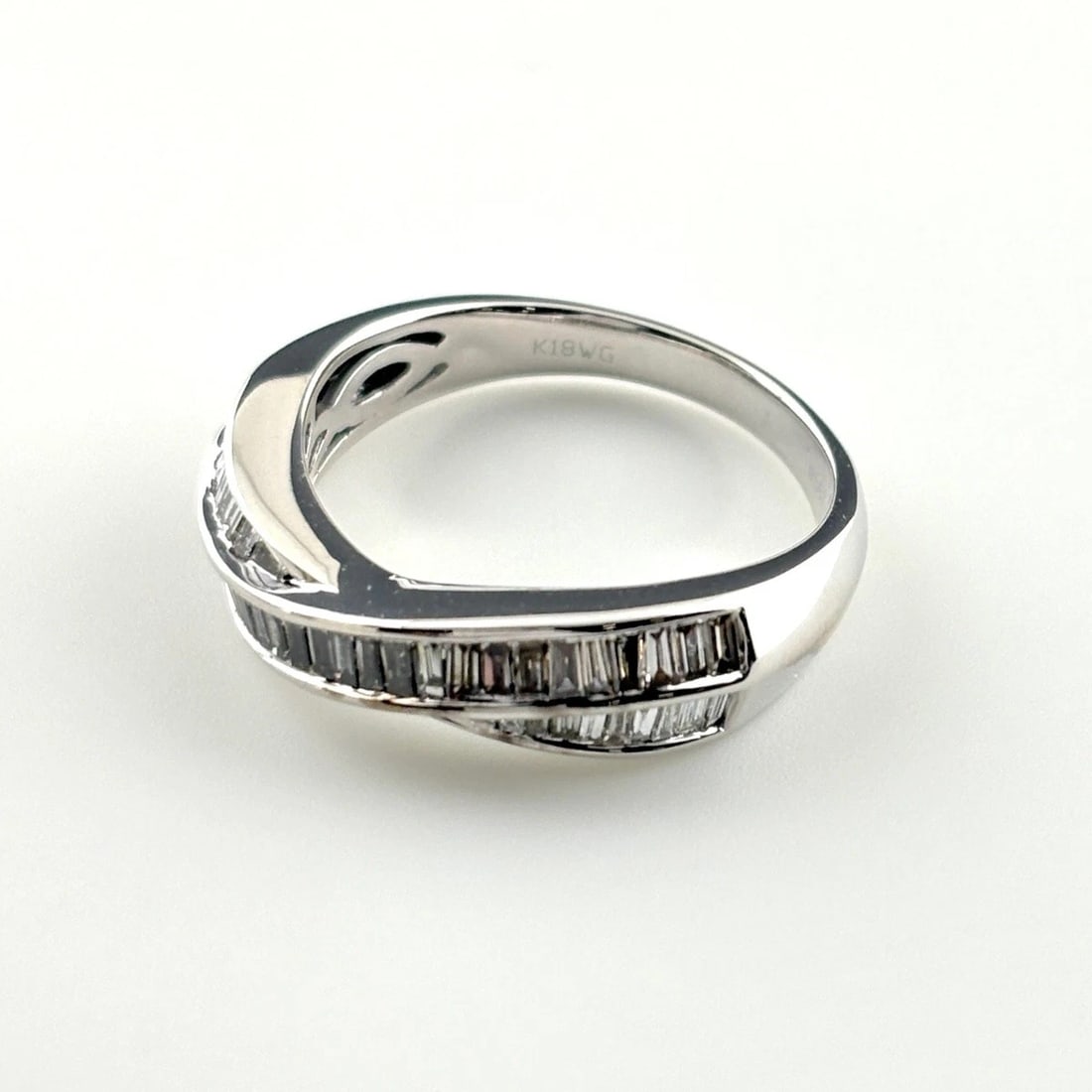 MELEE DIAMOND DESIGN RING WG RING 18K: Melee Diamond Design Ring Wg Ring 18K Brand: Unbranded Type/Style: Ring Material: 18K WG, Main Stone Natural Color: WG Size: US7.5 to 8 Accessories: None Accessories Notice: When purchasing pre-owned