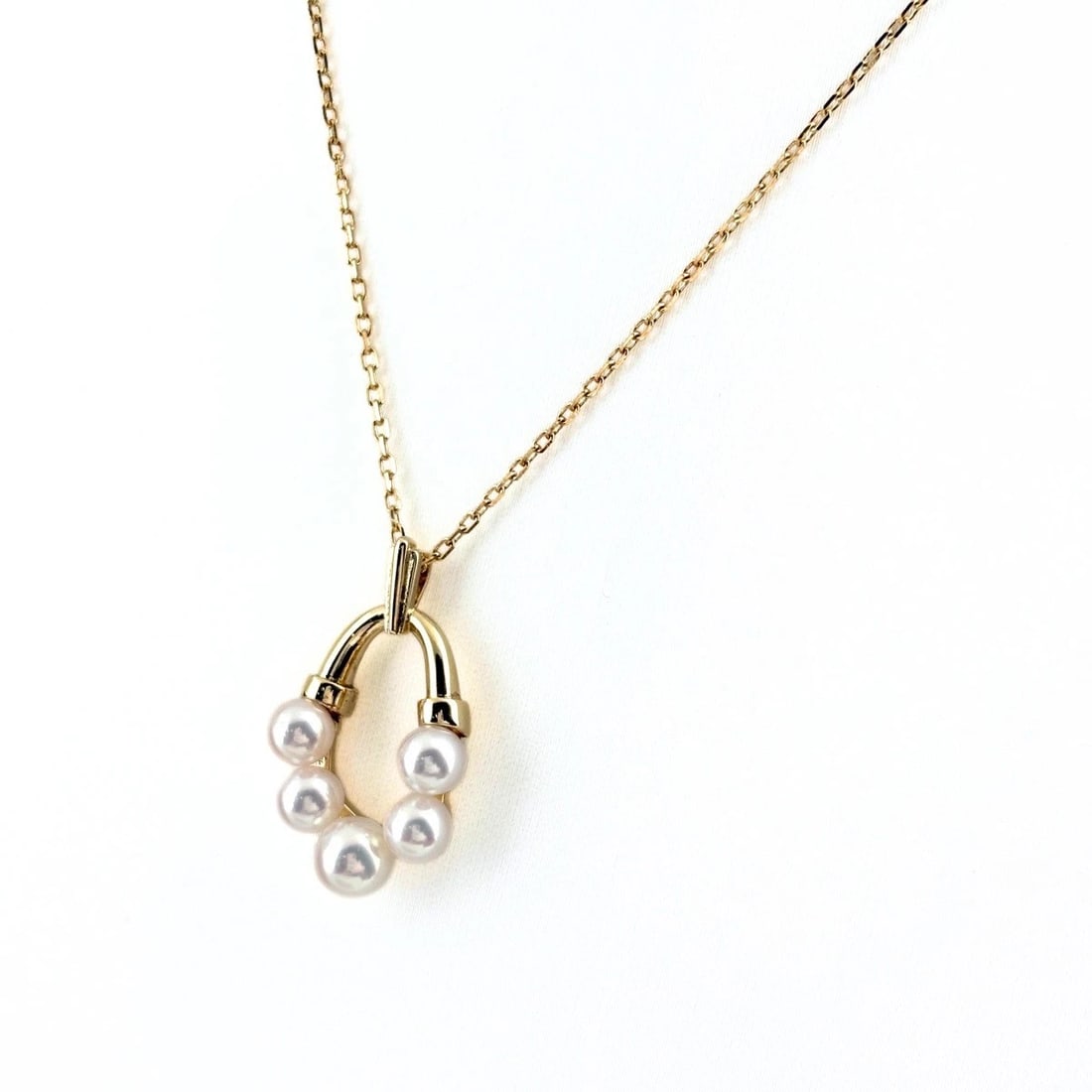 MIKIMOTO PEARL NECKLACE YG NECKLACE 18K: Mikimoto Pearl Necklace Yg Necklace 18K Brand: MIKIMOTO Type/Style: Necklace Material: 18K YG, Main Stone Pearl /Secondary Stone:Natural Color: YG Size: 24.4x14.5mm(1.0") Accessories: None