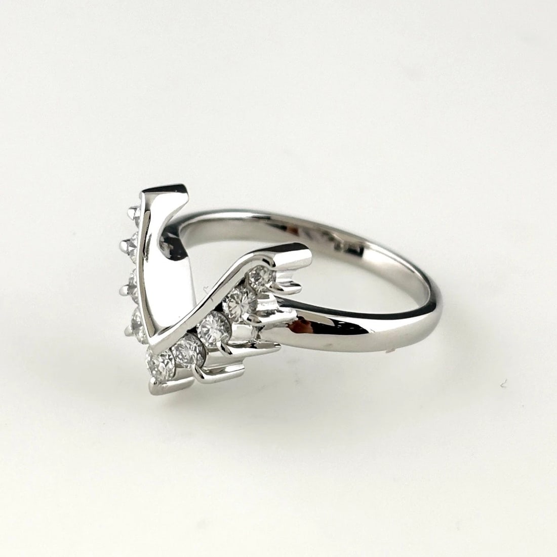 MELEE DIAMOND DESIGN RING PLATINUM RING PT900 DIAMOND: Melee Diamond Design Ring Platinum Ring Pt900 Diamond Brand: Unbranded Type/Style: Ring Material: Pt900, Main Stone Natural Color: None Size: US6.5 Accessories: None Accessories Notice: When
