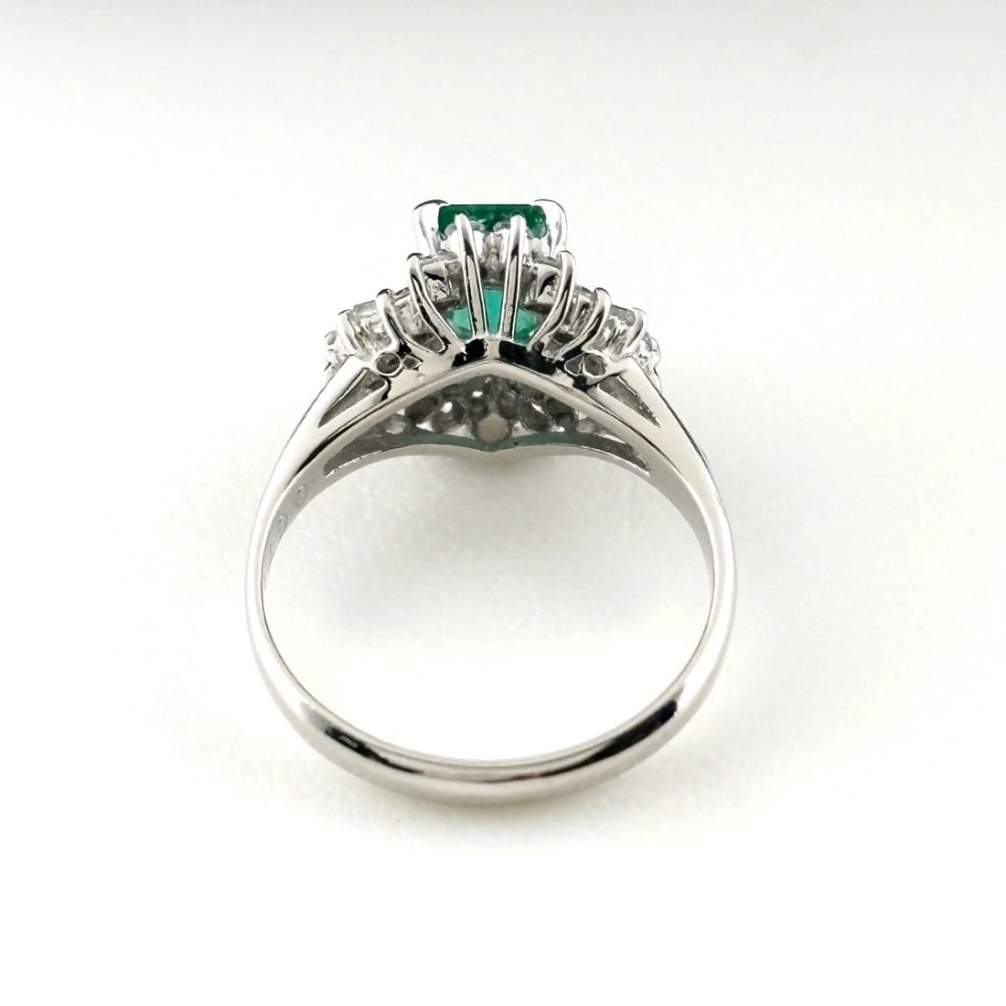 EMERALD PLATINUM RING MELEE DIAMOND RING - 2