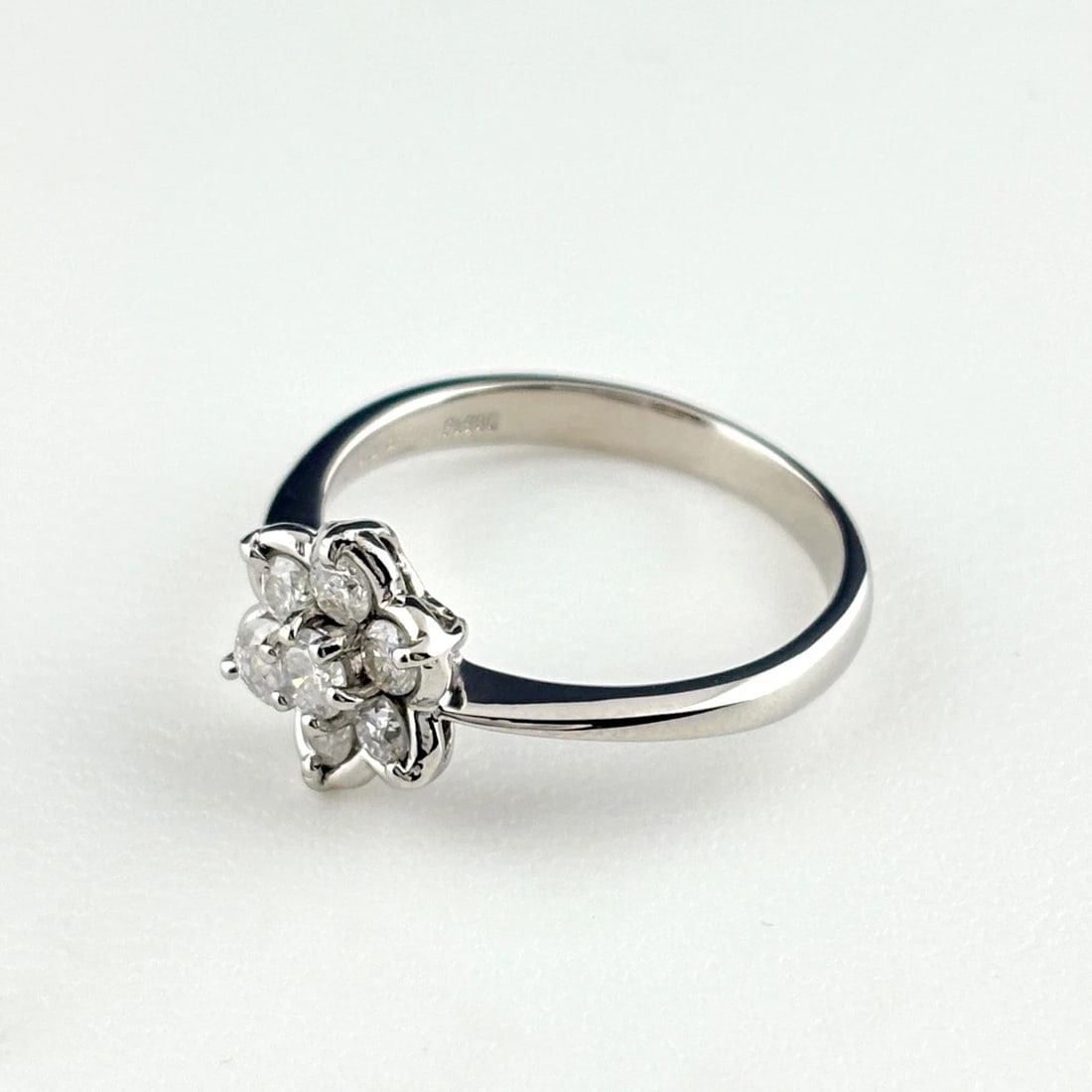 FLOWER MOTIF DESIGN RING PLATINUM MELEE FLOWER RING: Flower Motif Design Ring Platinum Melee Flower Ring Brand: Unbranded Type/Style: Ring Material: Pt900, Main Stone Natural Color: None Size: US6 to 6.5 Accessories: None Accessories Notice: When