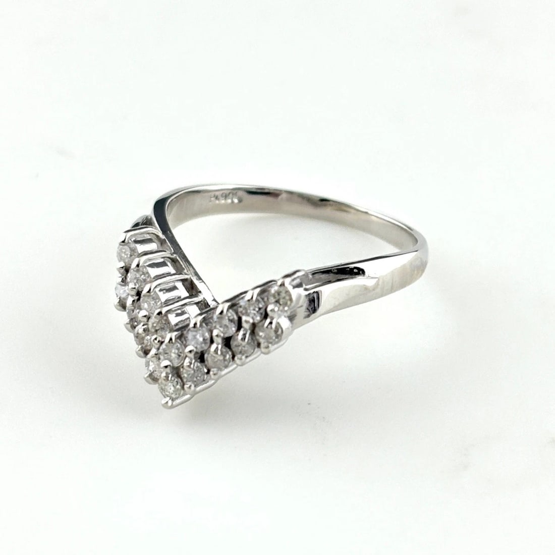 MELEE DIAMOND DESIGN RING PLATINUM RING PT900 DIAMOND: Melee Diamond Design Ring Platinum Ring Pt900 Diamond Brand: Unbranded Type/Style: Ring Material: Pt900, Main Stone Natural Color: None Size: US6.5 to 7 Accessories: None Accessories Notice: When