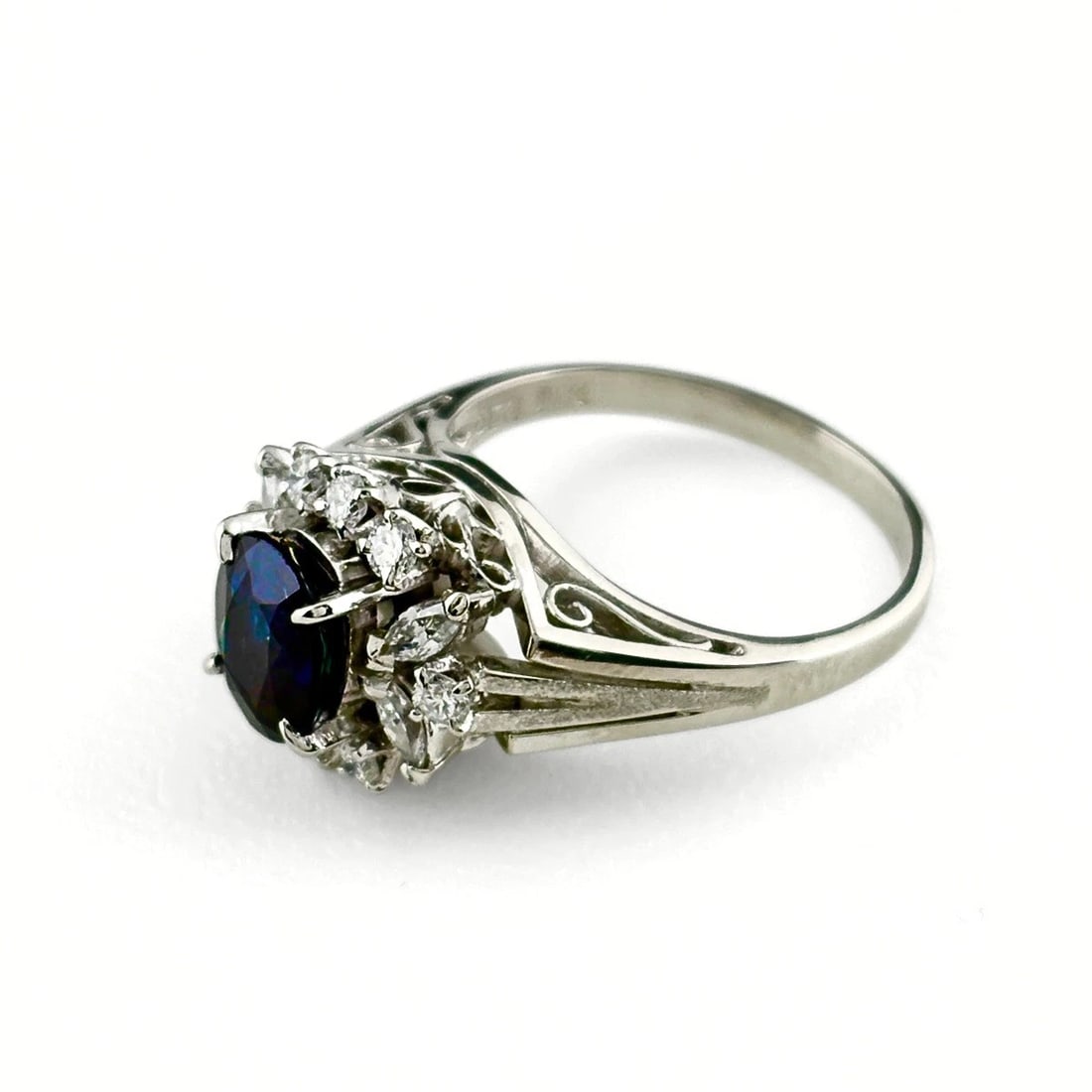 MIKIMOTO SAPPHIRE RING PLATINUM MELEE DIAMOND RING: Mikimoto Sapphire Ring Platinum Melee Diamond Ring Brand: MIKIMOTO Type/Style: Ring Material: Pt950, Main Stone Sapphire /Secondary Stone:Natural Color: None Size: US4 to 4.5 Accessories: None