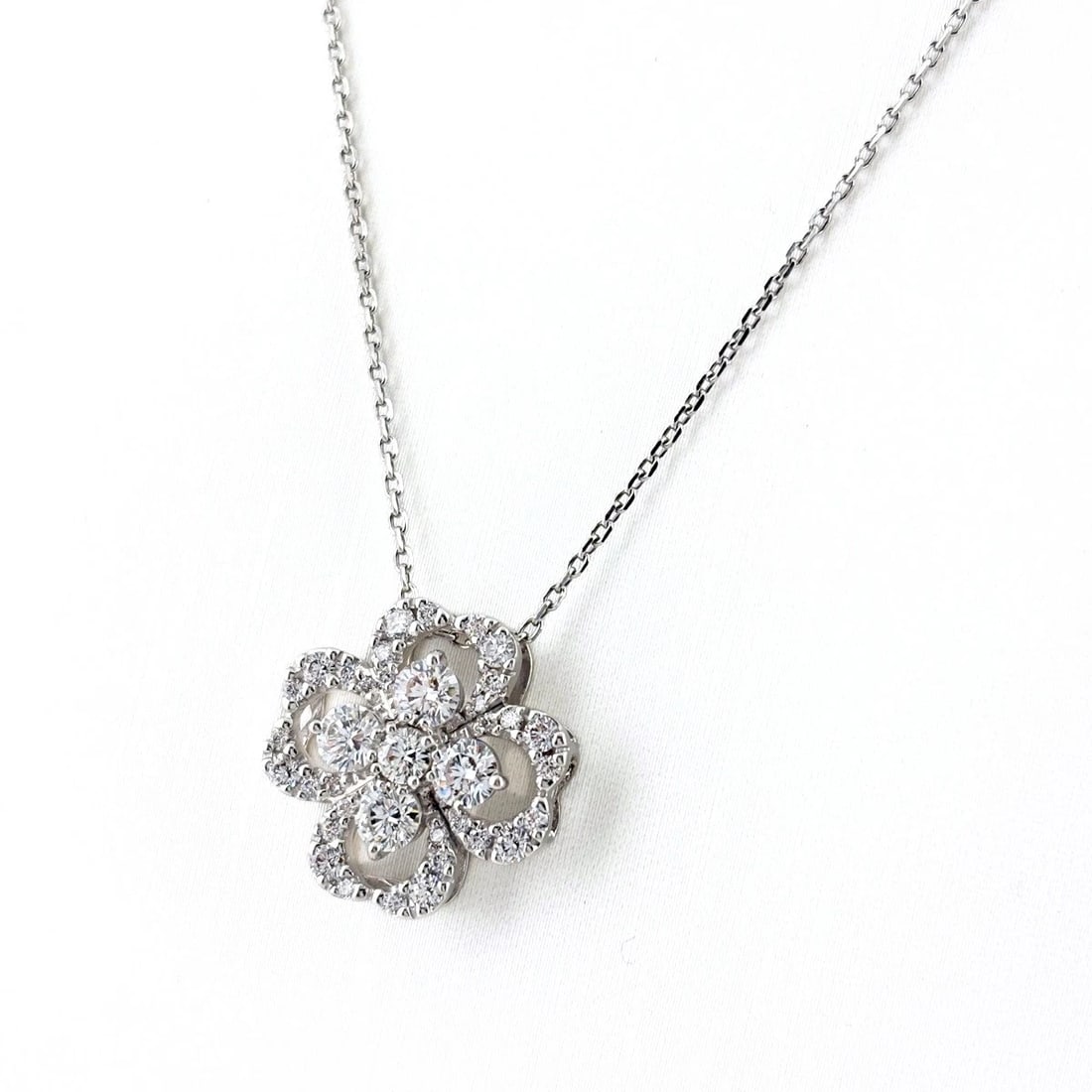 MONNICKENDAM MELEE DIAMOND NECKLACE WG PENDANT: Monnickendam Melee Diamond Necklace Wg Pendant Brand: MONNICKENDAM Type/Style: Necklace Material: 18K WG, Main Stone Natural Color: WG Size: 16.1x16.1mm(0.6") Accessories: None Accessories Notice:
