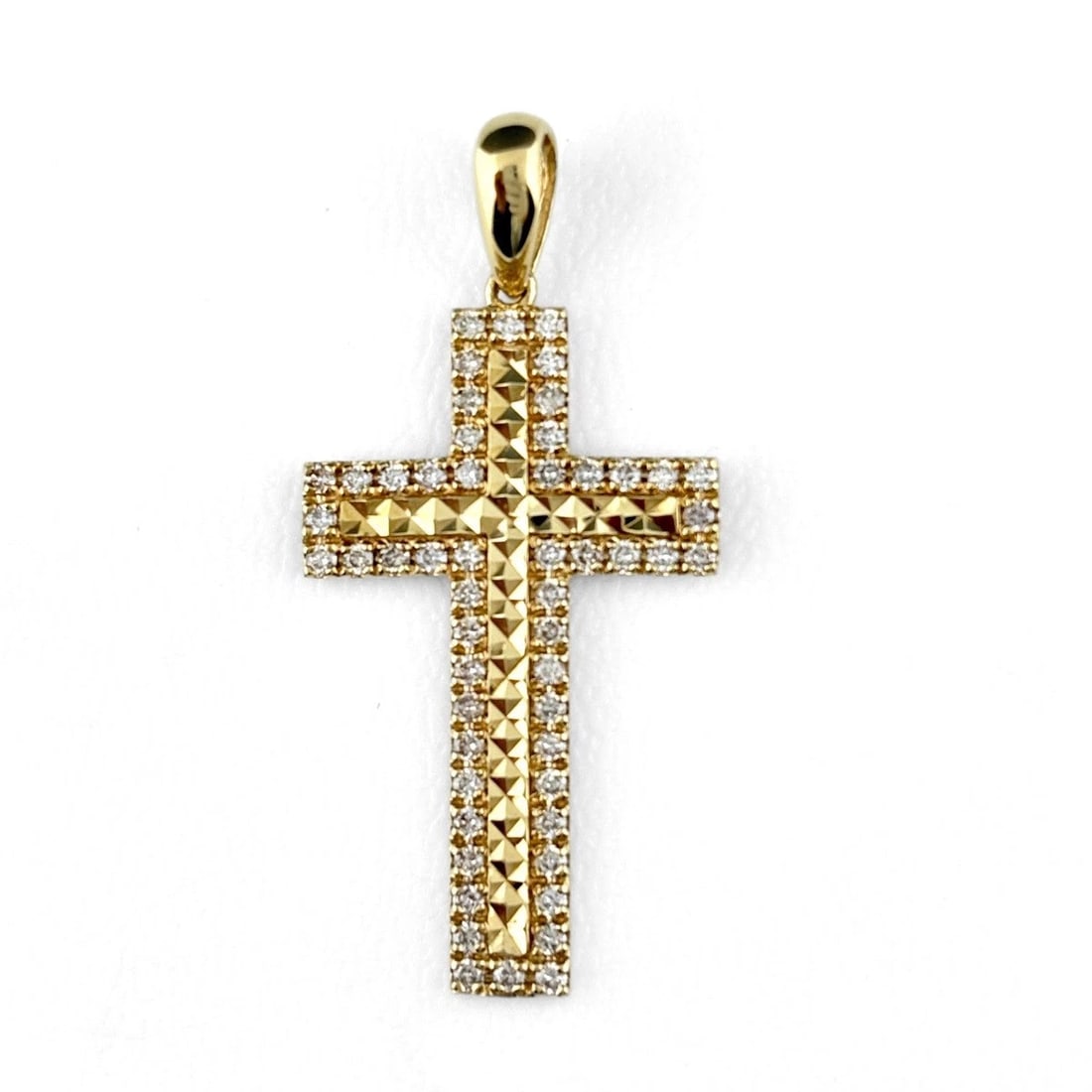 CROSS MOTIF PENDANT HEAD YG MELEE DIAMOND CROSS: Cross Motif Pendant Head Yg Melee Diamond Cross Brand: Unbranded Type/Style: Pendant Head Material: 18K YG, Main Stone Natural Color: YG Size: 38.9x18.3mm(1.5") Accessories: None Accessori