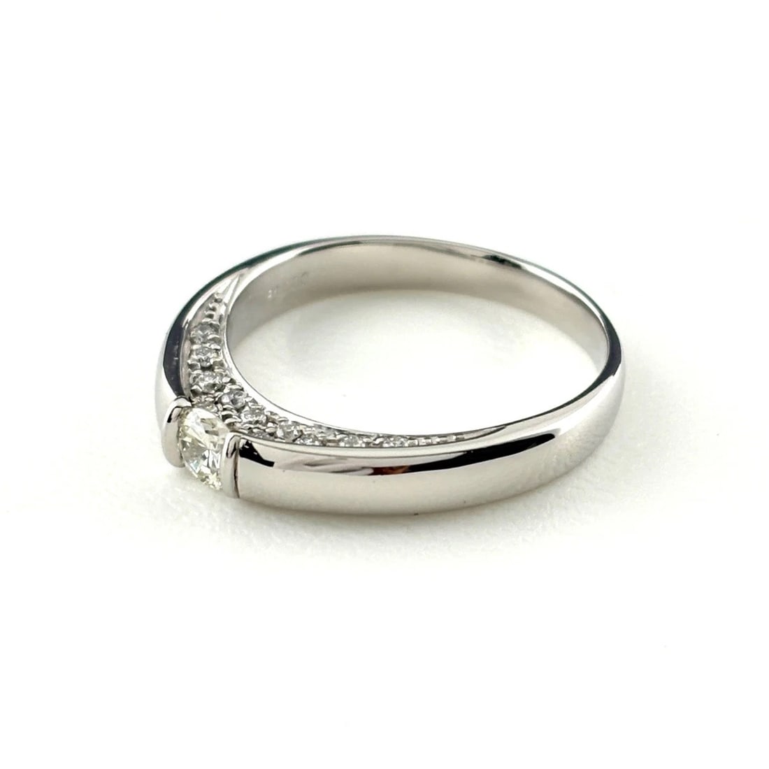 DIAMOND PLATINUM MELEE DIAMOND RING PT900 DIAMOND: Diamond Platinum Melee Diamond Ring Pt900 Diamond Brand: Unbranded Type/Style: Ring Material: Pt900, Main Stone Natural Color: None Size: US7.5 to 8 Accessories: None Accessories Notice: When