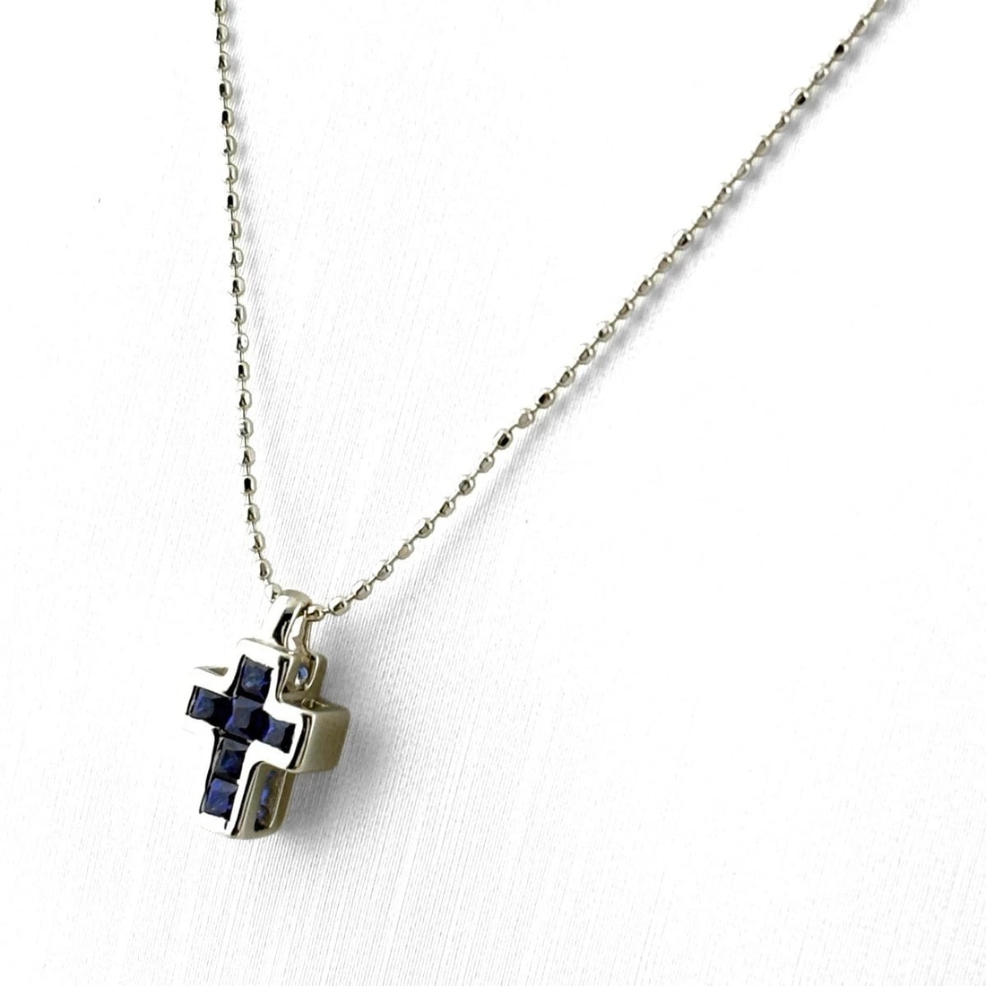 CROSS MOTIF WG PENDANT MELEE DIAMOND CROSS NECKLACE: Cross Motif Wg Pendant Melee Diamond Cross Necklace Brand: Unbranded Type/Style: Necklace Material: 18K WG, Main Stone Natural Color: WG Size: 9.0x6.7mm(0.4") Accessories: None Accessories Notice: