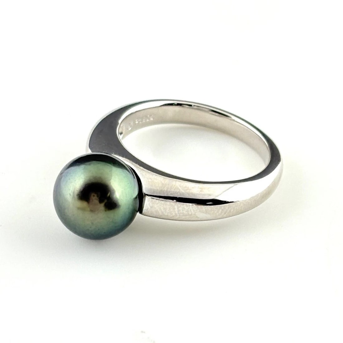 TASAKI PEARL RING PLATINUM PEARL RING PT900: Tasaki Pearl Ring Platinum Pearl Ring Pt900 Brand: TASAKI Type/Style: Ring Material: Pt900, Main Stone Pearl /Secondary Stone:Natural Color: None Size: US6 Accessories: None Accessories No