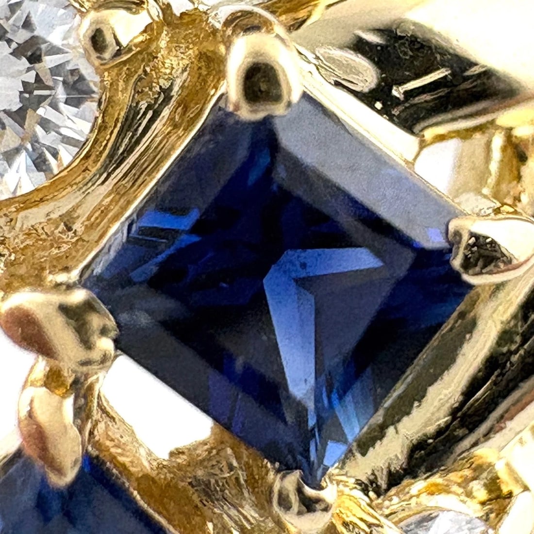TASAKI SAPPHIRE RING YG MELEE DIAMOND RING: Tasaki Sapphire Ring Yg Melee Diamond Ring Brand: TASAKI Type/Style: Ring Material: 18K YG, Main Stone Sapphire /Secondary Stone:Natural Color: YG Size: US6 Accessories: None Accessories N
