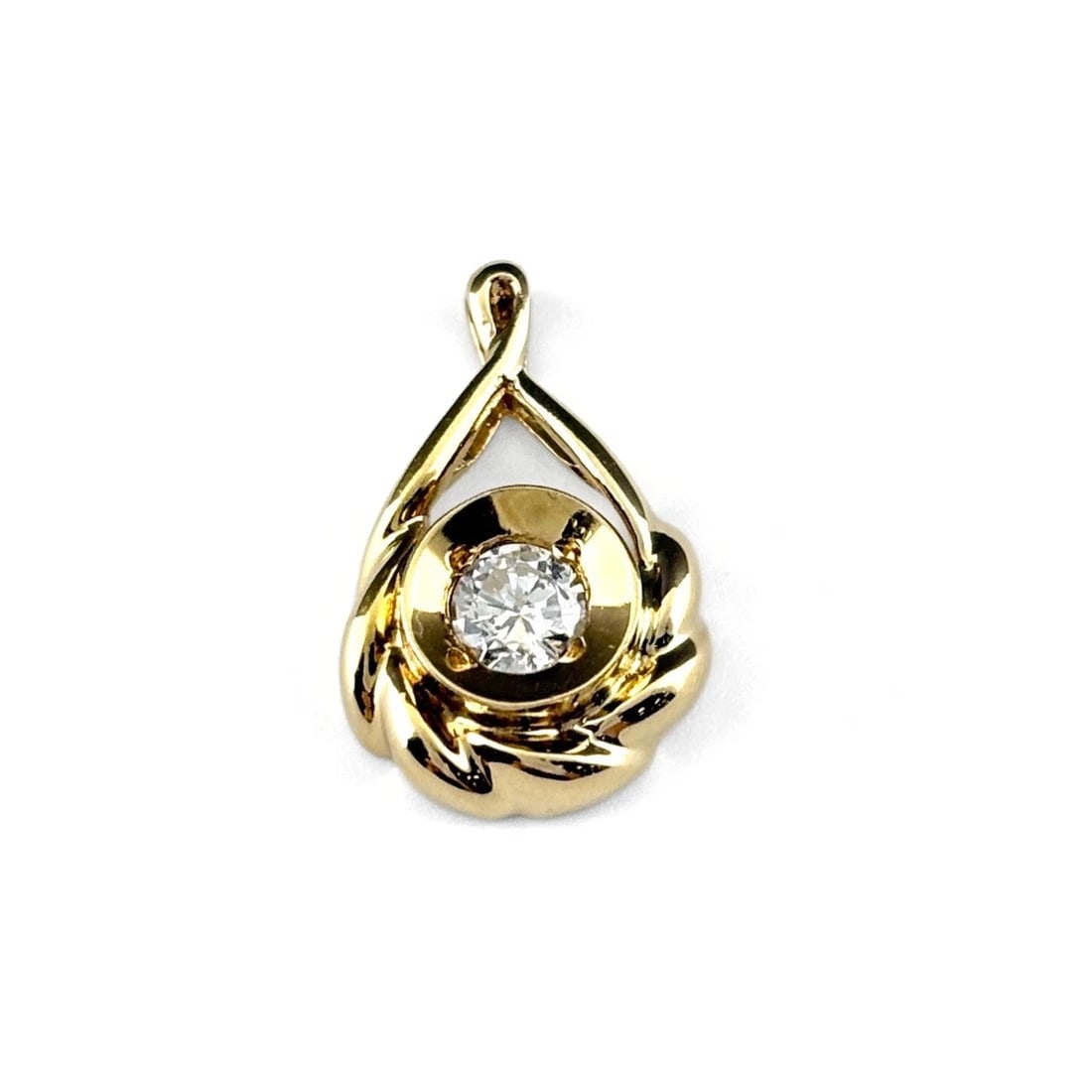 DIAMOND PENDANT HEAD YG 18K DIAMOND: Diamond Pendant Head Yg 18K Diamond Brand: Unbranded Type/Style: Pendant Head Material: 18K YG, Main Stone Natural Color: YG Size: 17.6x11.2mm(0.7") Accessories: None Accessories Notice: W