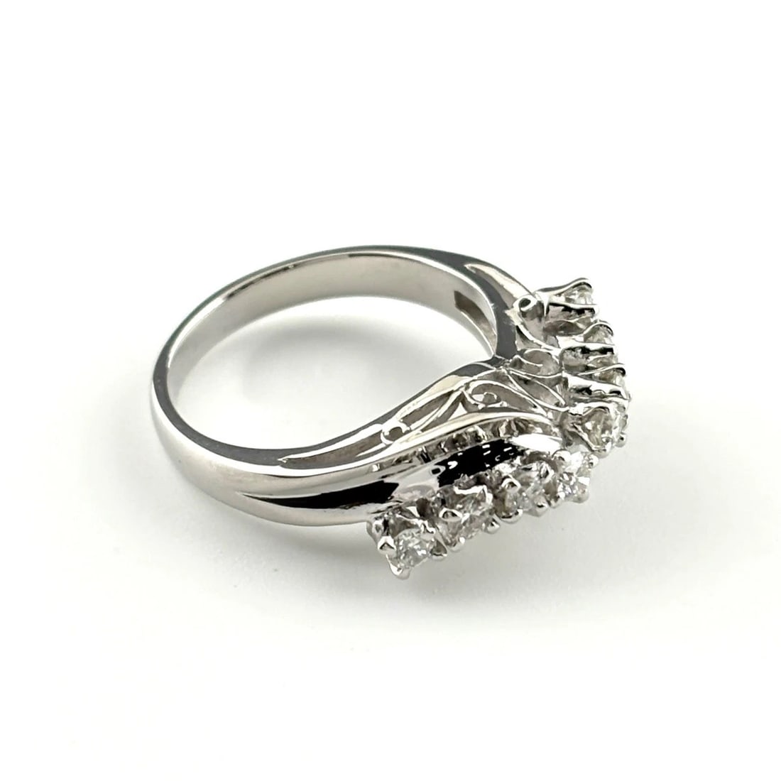 MELEE DIAMOND DESIGN RING PLATINUM RING PT900 DIAMOND: Melee Diamond Design Ring Platinum Ring Pt900 Diamond Brand: Unbranded Type/Style: Ring Material: Pt900, Main Stone Natural Color: None Size: US4.5 to 5 Accessories: None Accessories Notice: When