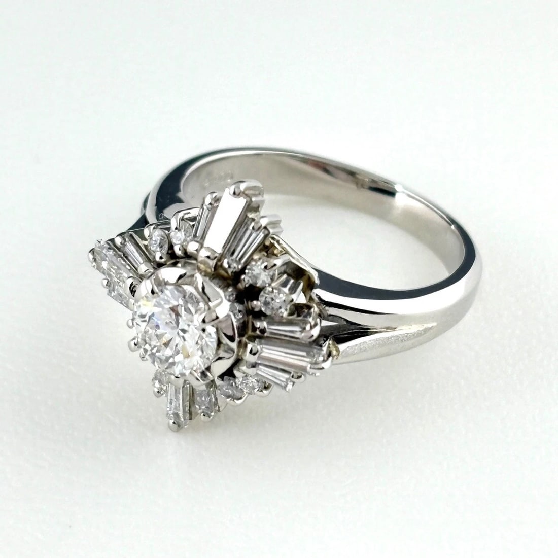 DIAMOND DESIGN RING PLATINUM MELEE DIAMOND RING: Diamond Design Ring Platinum Melee Diamond Ring Brand: Unbranded Type/Style: Ring Material: Pt900, Main Stone Natural Color: None Size: US6 to 6.5 Accessories: None Accessories Notice: When