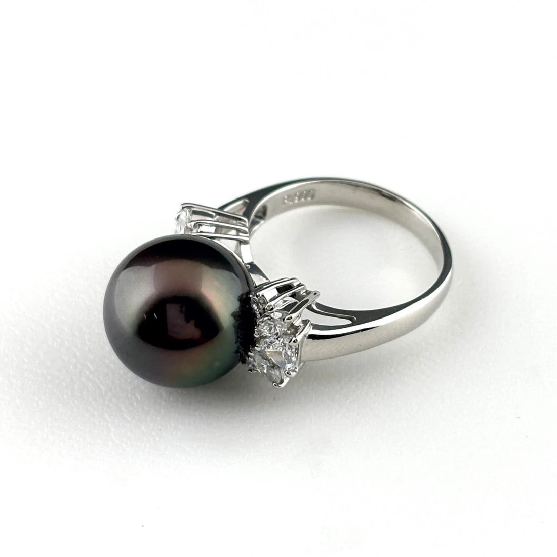 PEARL PLATINUM RING MELEE DIAMOND PEARL RING PT900: Pearl Platinum Ring Melee Diamond Pearl Ring Pt900 Brand: Unbranded Type/Style: Ring Material: Pt900, Main Stone Pearl /Secondary Stone:Natural Color: None Size: US6.5 Accessories: None Accessories