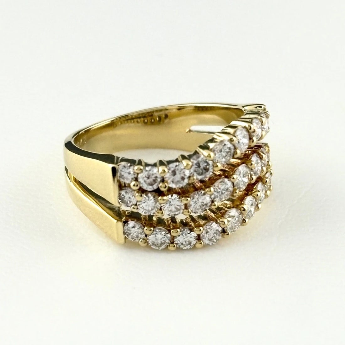 MELEE DIAMOND DESIGN RING YG RING: Melee Diamond Design Ring Yg Ring Brand: Unbranded Type/Style: Ring Material: 18K YG, Main Stone Natural Color: YG Size: US6 to 6.5 Accessories: None Accessories Notice: When purchasing pre-owned