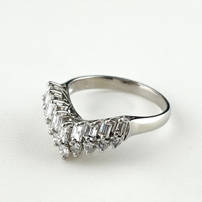MELEE DIAMOND DESIGN RING PLATINUM RING DIAMOND: Melee Diamond Design Ring Platinum Ring Diamond Brand: Unbranded Type/Style: Ring Material: Pt900, Main Stone Natural Color: None Size: US6.5 to 7 Accessories: None Accessories Notice: Whe