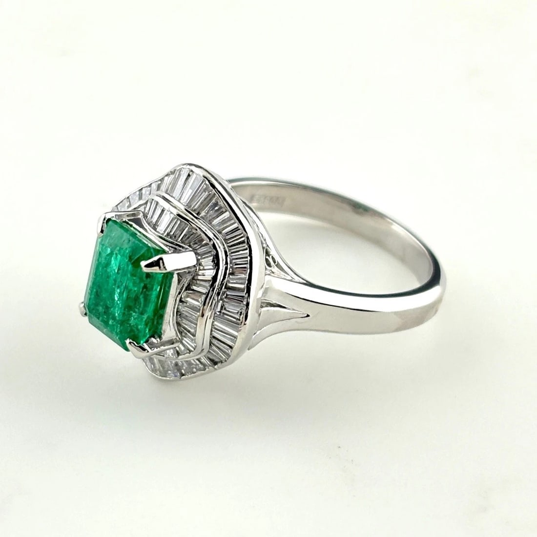 EMERALD DESIGN RING PLATINUM MELEE DIAMOND RING: Emerald Design Ring Platinum Melee Diamond Ring Brand: Unbranded Type/Style: Ring Material: Pt900, Main Stone Emerald /Secondary Stone:Natural Color: None Size: US7.5 to 8 Accessories: None