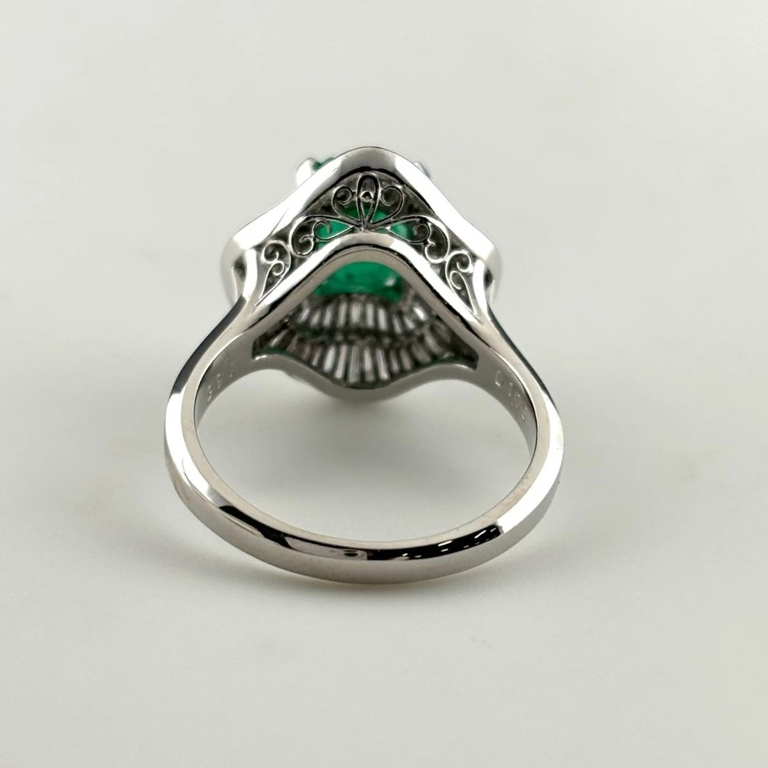 EMERALD DESIGN RING PLATINUM MELEE DIAMOND RING - 3