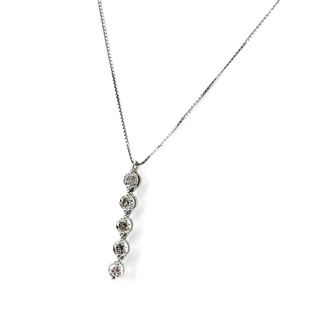 MELEE DIAMOND PLATINUM PENDANT NECKLACE PT850: Melee Diamond Platinum Pendant Necklace Pt850 Brand: Unbranded Type/Style: Necklace Material: Pt850, Main Stone Natural Color: None Size: 28.0x3.8mm(1.1")\ Accessories: None Accessories Notice: When