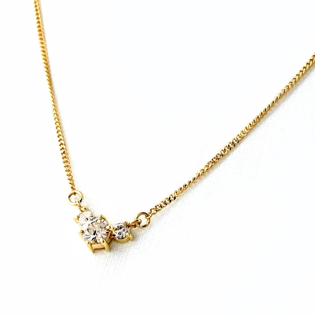 MELEE DIAMOND DESIGN NECKLACE YG PENDANT NECKLACE: Melee Diamond Design Necklace Yg Pendant Necklace Brand: Unbranded Type/Style: Necklace Material: 18K YG, Main Stone Natural Color: YG Size: 4.9x8.7mm(0.2") Accessories: None Accessories Notice: When