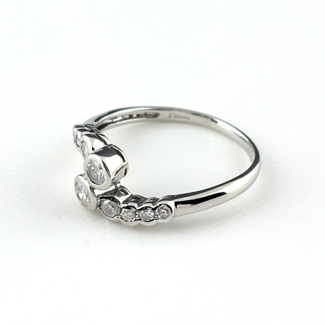MELEE DIAMOND DESIGN RING PLATINUM RING DIAMOND: Melee Diamond Design Ring Platinum Ring Diamond Brand: Type/Style: Ring Material: Pt900, Main Stone Natural Color: None Size: US7 to 7.5 Accessories: None Accessories Notice: When purchasing