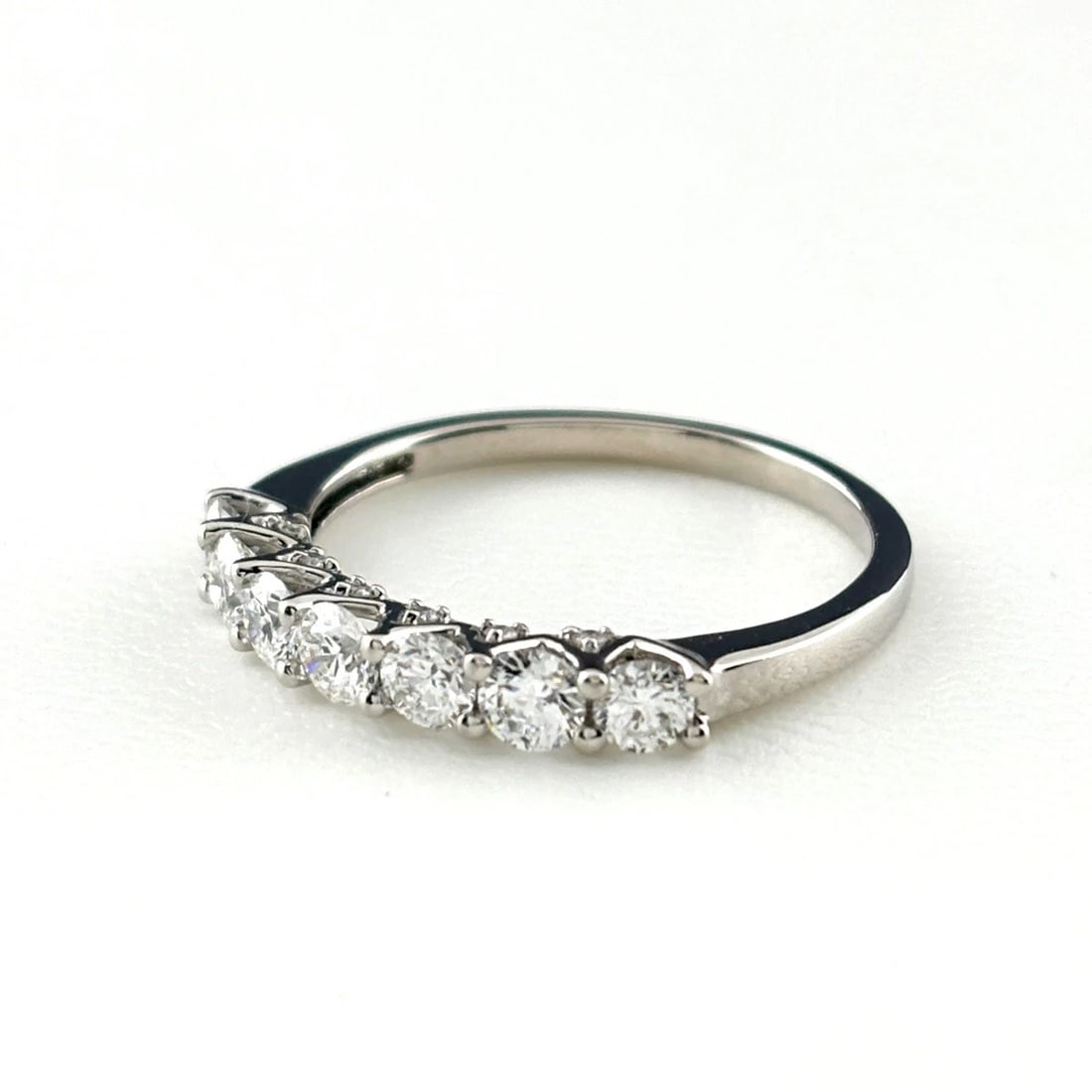 MELEE DIAMOND PLATINUM RING PT950 DIAMOND: Melee Diamond Platinum Ring Pt950 Diamond Brand: Unbranded Type/Style: Ring Material: Pt950, Main Stone Natural Color: None Size: US7.5 to 8 Accessories: None Accessories Notice: When purchasing