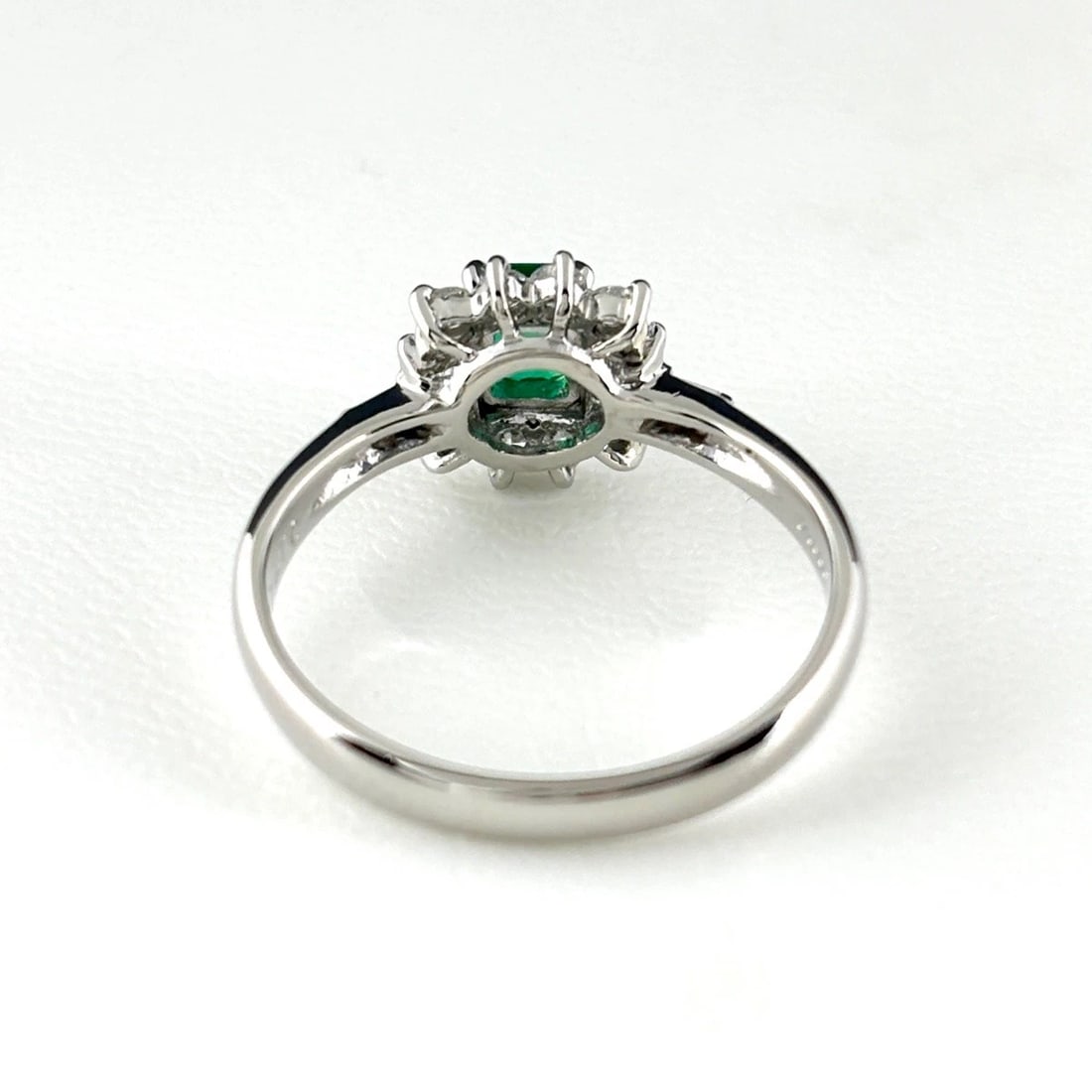 EMERALD DESIGN RING PLATINUM MELEE DIAMOND RING - 2