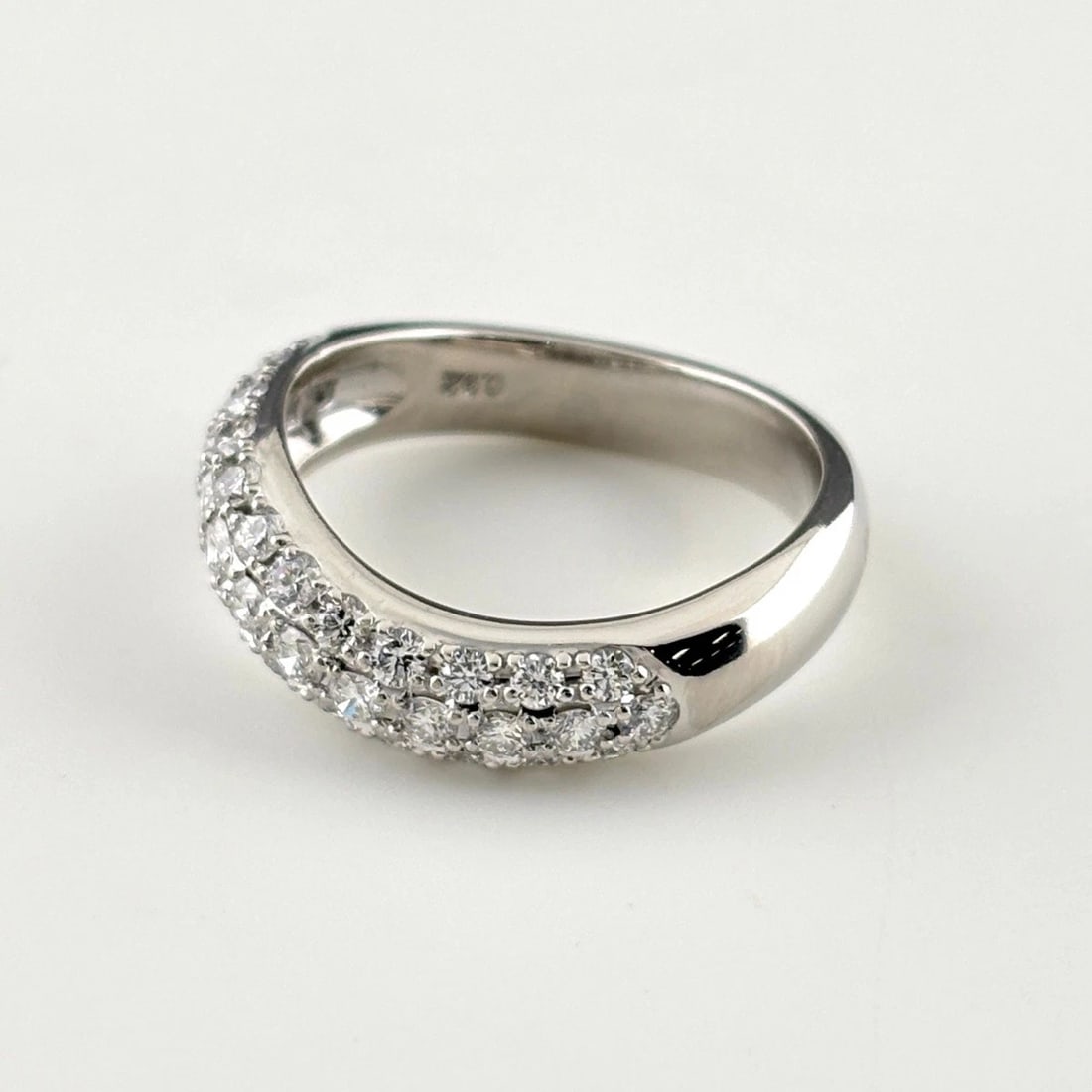 MILA SCHON MELEE DIAMOND RING PLATINUM RING PT900: Mila Schon Melee Diamond Ring Platinum Ring Pt900 Brand: mila schon Type/Style: Ring Material: Pt900, Main Stone Natural Color: None Size: US6.5 to 7 Accessories: None Accessories Notice: When