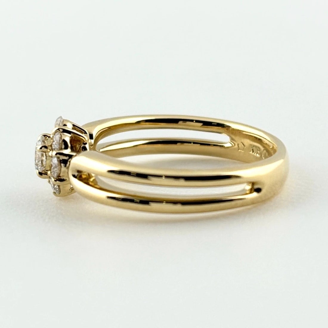 HOSHI NO SUNA MELEE DIAMOND RING YG RING 18K: Hoshi No Suna Melee Diamond Ring Yg Ring 18K Brand: HOSHI no SUNA Type/Style: Ring Material: 18K YG, Main Stone Natural Color: YG Size: US5.5 to 6 Accessories: None Accessories Notice: Whe