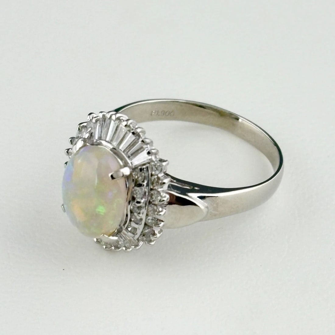 OPAL DESIGN RING PLATINUM MELEE DIAMOND RING: Opal Design Ring Platinum Melee Diamond Ring Brand: Unbranded Type/Style: Ring Material: Pt900, Main Stone Opal /Secondary Stone:Natural Color: None Size: US8.5 Accessories: None Accessories Notice: