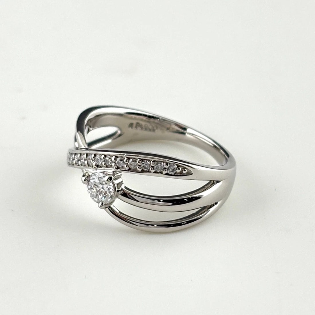 MELEE DIAMOND DESIGN RING PLATINUM RING PT900 DIAMOND: Melee Diamond Design Ring Platinum Ring Pt900 Diamond Brand: Unbranded Type/Style: Ring Material: Pt900, Main Stone Natural Color: None Size: US5 Accessories: None Accessories Notice: When purchasing