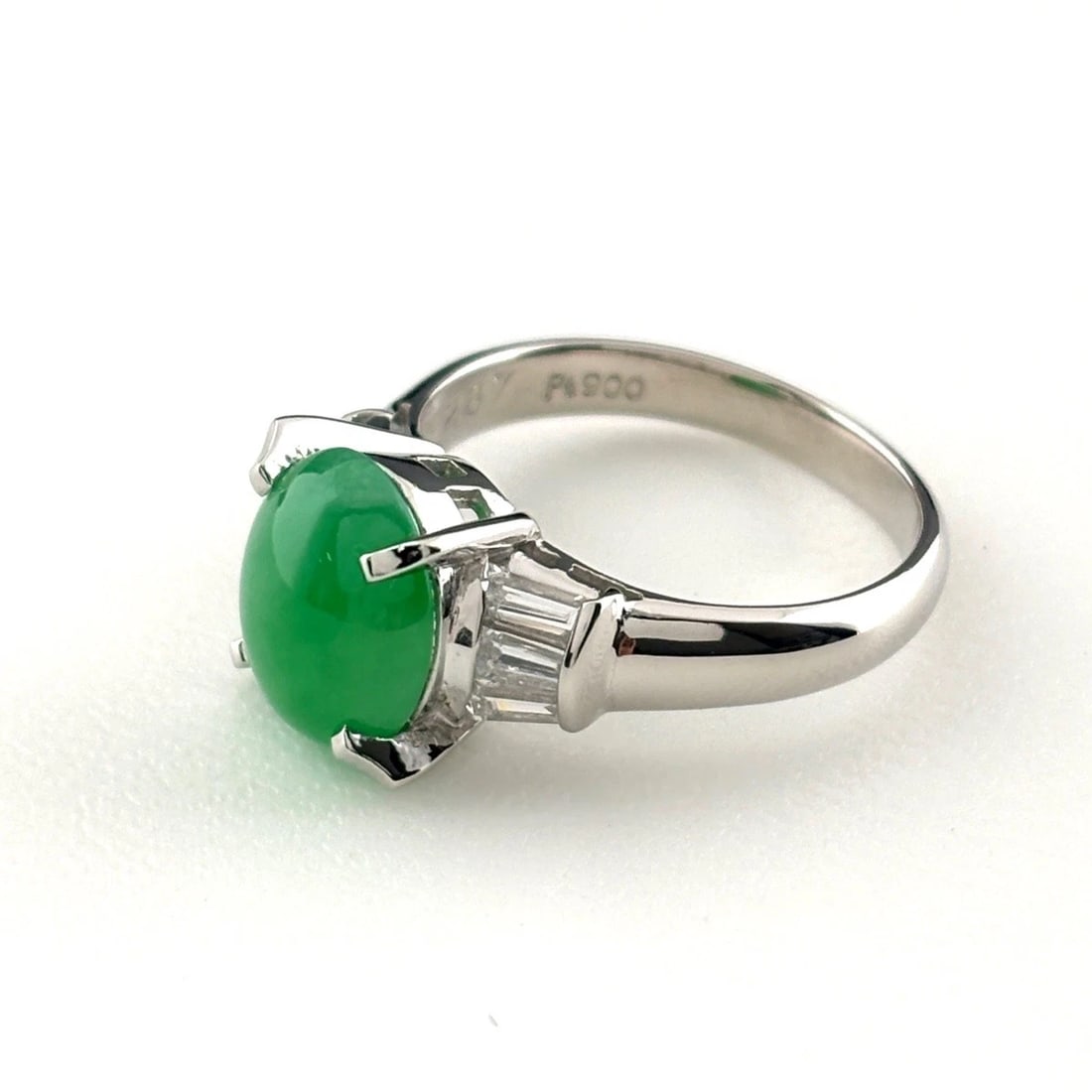 JADE PLATINUM RING MELEE DIAMOND RING PT900: Jade Platinum Ring Melee Diamond Ring Pt900 Brand: Unbranded Type/Style: Ring Material: Pt900, Main Stone Jade /Secondary Stone:Natural Color: None Size: US5 Accessories: None Accessories Notice: