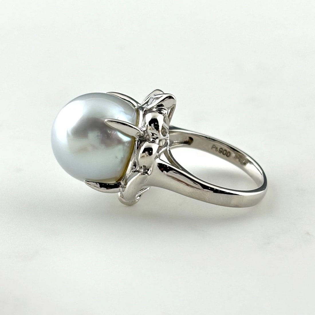 PEARL PLATINUM RING MELEE DIAMOND RING PT900: Pearl Platinum Ring Melee Diamond Ring Pt900 Brand: Unbranded Type/Style: Ring Material: Pt900, Main Stone Pearl /Secondary Stone:Natural Color: None Size: US5.5 Accessories: None Accessories Notice: