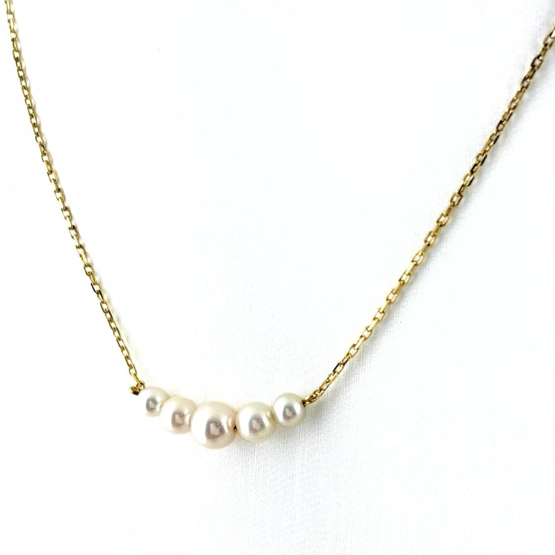 MIKIMOTO PEARL YG PENDANT PEARL NECKLACE: Mikimoto Pearl Yg Pendant Pearl Necklace Brand: MIKIMOTO Type/Style: Necklace Material: 18K YG, Main Stone Pearl /Secondary Stone:Natural Color: YG Size: 21.2x6.5mm(0.8") Accessories: None