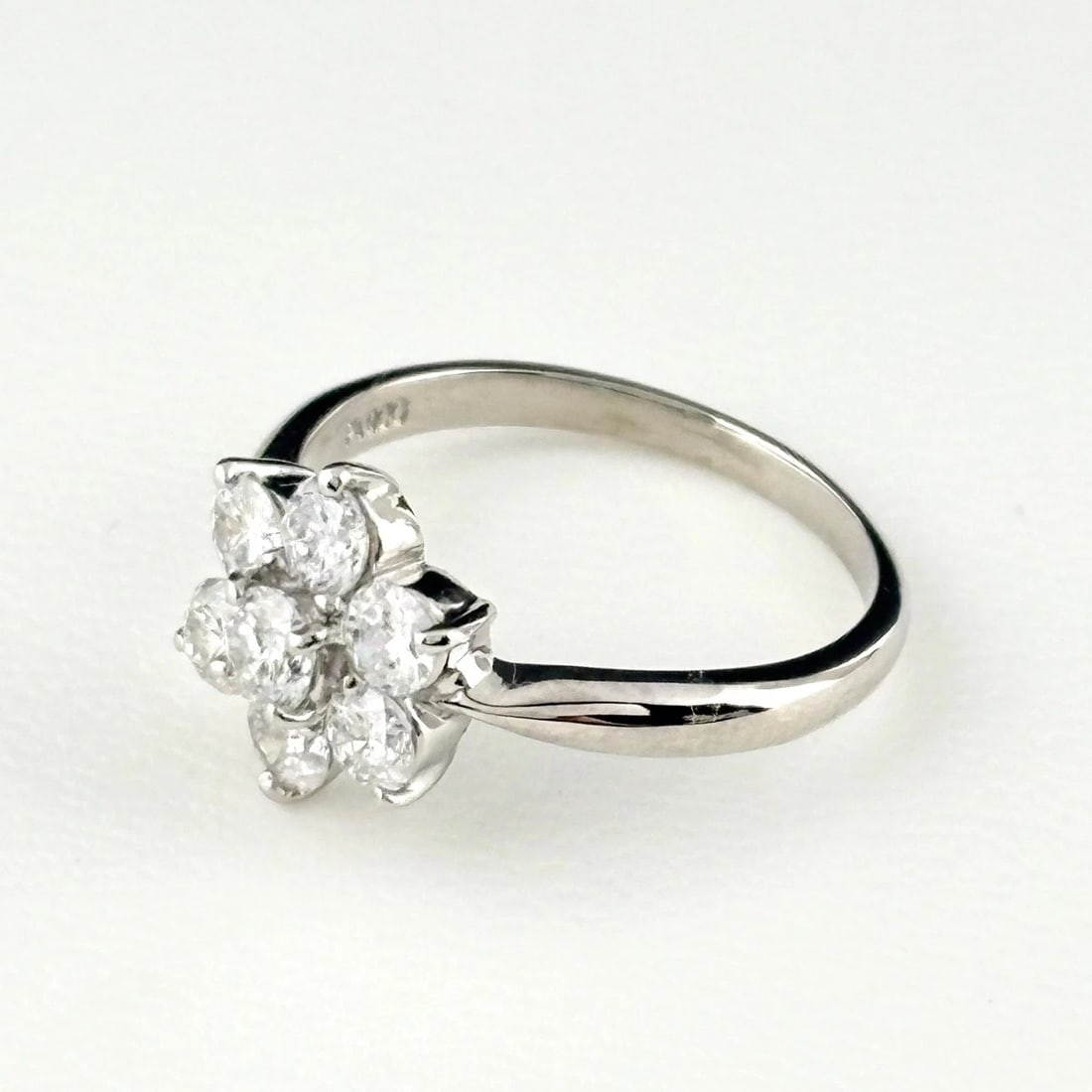 MELEE DIAMOND DESIGN RING PLATINUM RING PT900 DIAMOND: Melee Diamond Design Ring Platinum Ring Pt900 Diamond Brand: Unbranded Type/Style: Ring Material: Pt900, Main Stone Natural Color: None Size: US6.5 Accessories: None Accessories Notice: When