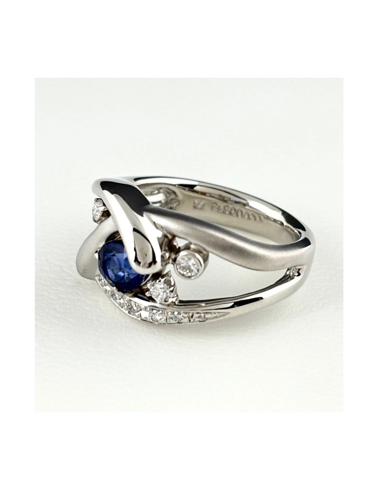 SAPPHIRE DESIGN RING PLATINUM MELEE DIAMOND RING: Sapphire Design Ring Platinum Melee Diamond Ring Brand: Unbranded Type/Style: Ring Material: Pt900, Main Stone Sapphire /Secondary Stone:Natural Color: None Size: US6 Accessories: None Accessories