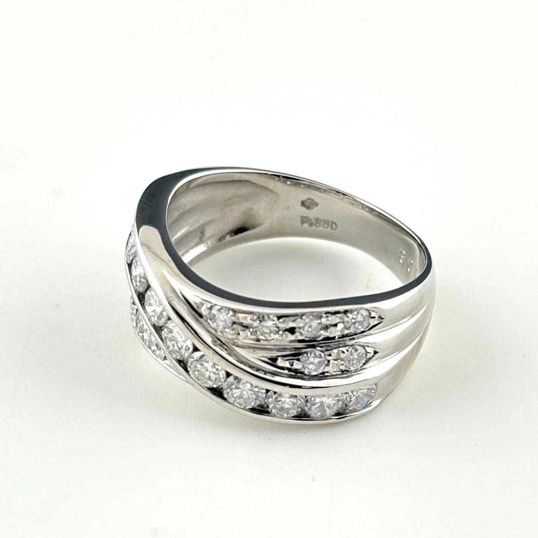 MELEE DIAMOND PLATINUM RING PT850 DIAMOND: Melee Diamond Platinum Ring Pt850 Diamond Brand: Unbranded Type/Style: Ring Material: Pt850, Main Stone Natural Color: None Size: US6.5 Accessories: None Accessories Notice: When purchasing pre-owned