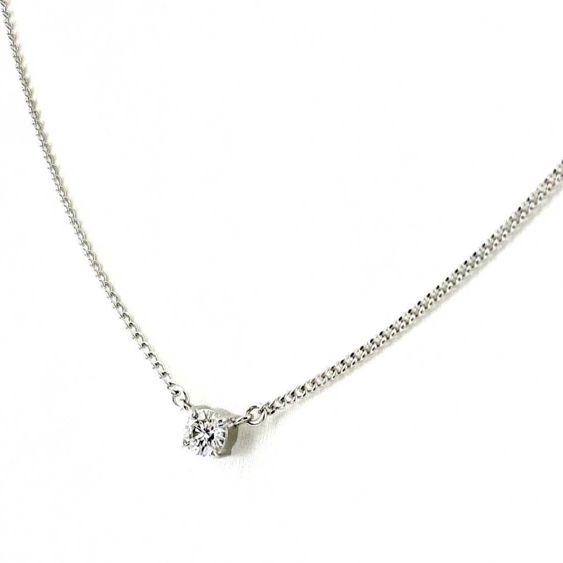 DIAMOND PLATINUM PENDANT NECKLACE PT850: Diamond Platinum Pendant Necklace Pt850 Brand: Unbranded Type/Style: Necklace Material: Pt850, Main Stone Natural Color: None Size: 3.9x3.7mm(0.2") Accessories: None Accessories Notice: When