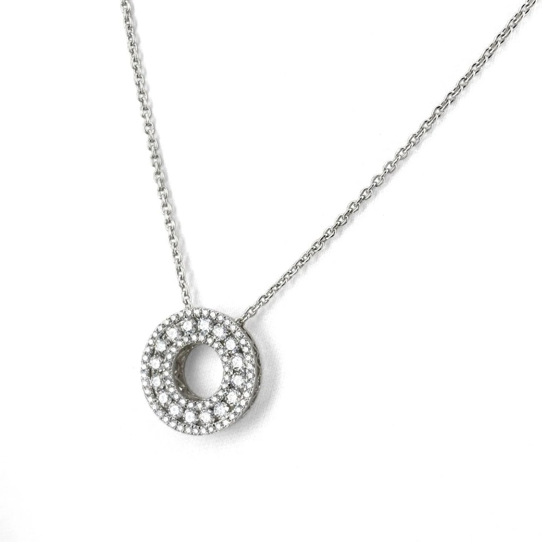 QUEEN CIRCLE WG PENDANT MELEE DIAMOND NECKLACE: Queen Circle Wg Pendant Melee Diamond Necklace Brand: Queen Type/Style: Necklace Material: 18K WG, Main Stone Natural Color: WG Size: 17.2x17.2mm(0.7") Accessories: None Accessories Notice: When